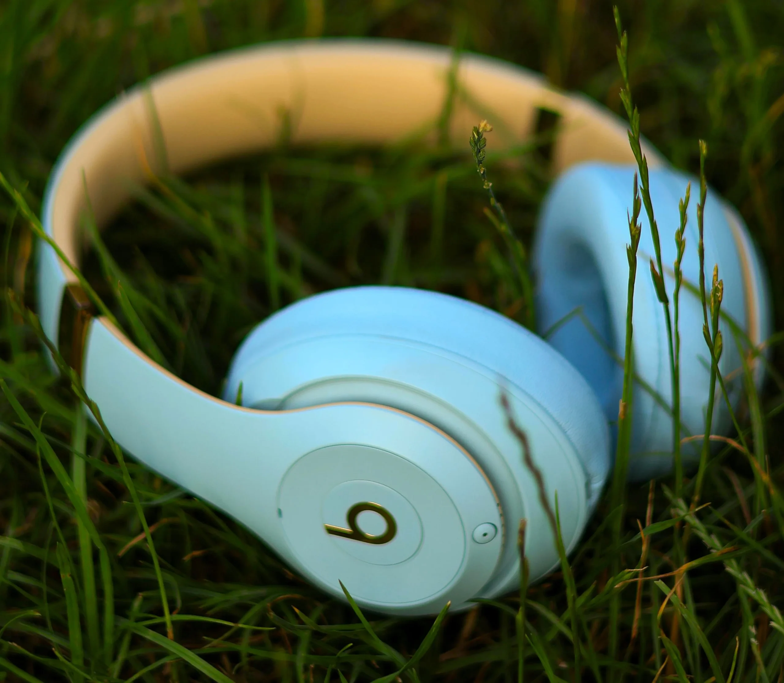 Best Noise Cancelling Bluetooth Headphones for Mowing