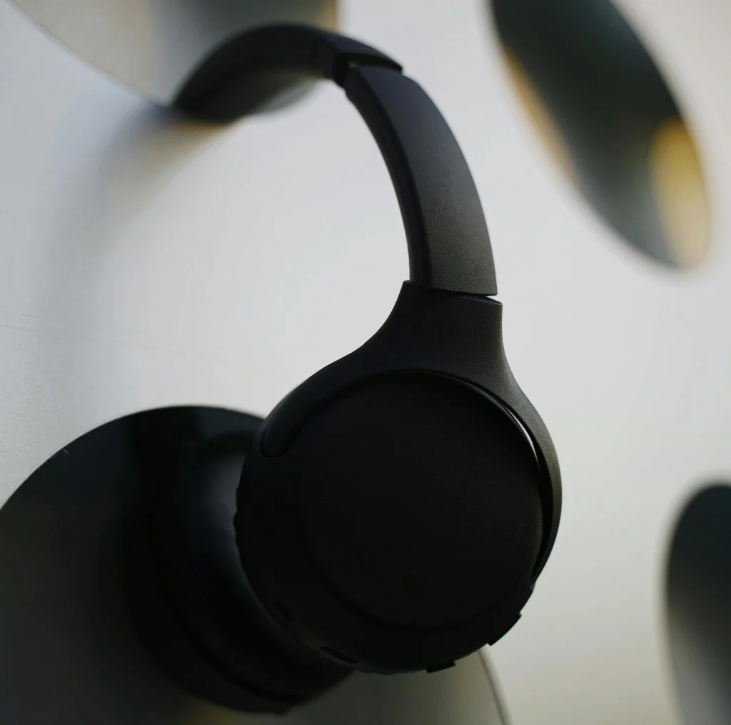 Brookstone Sleek Wireless Noise Isolating Headphones