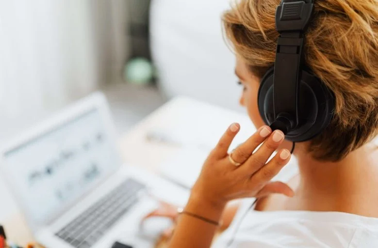 Why Does My Headphone Have Static Laptop