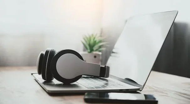 Why Does My Headphone Have Static Laptop