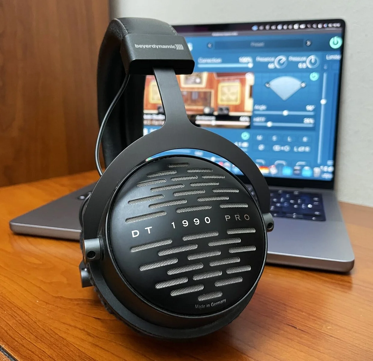 Why Does My Headphone Have Static Laptop